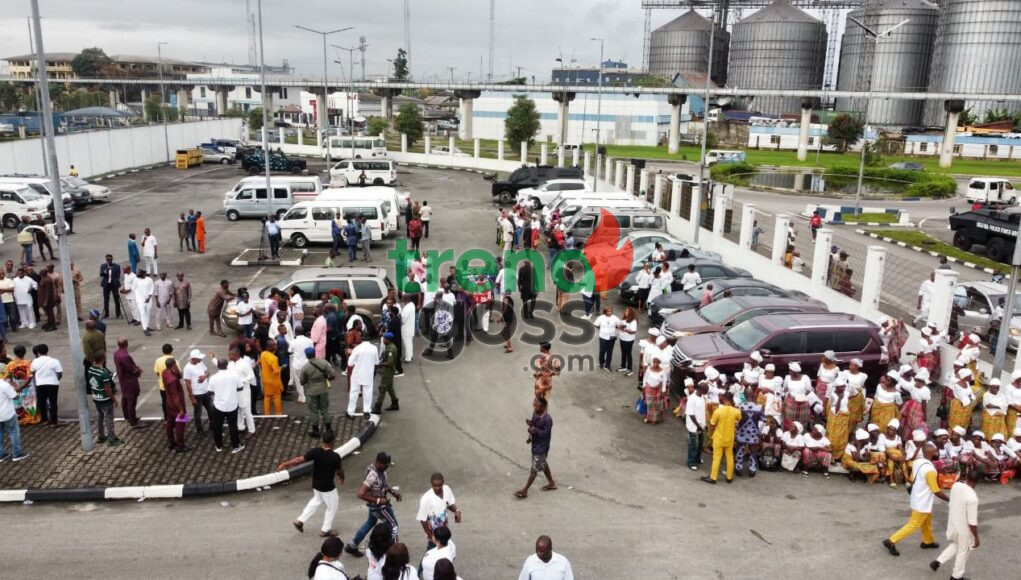 Fubara’s Loyalists Storm Government House Gate