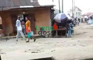 Drama as POS Attendant Mocks Former School Senior Now Hawking Ponmo