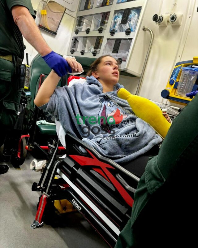 megan-isherwood-arriving-hospital-giving-112625211_1759528248