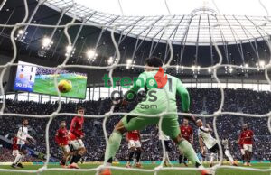“Late Header Drama! Tottenham Fight Back Twice To Rescue 2-2 Draw Against Manchester United